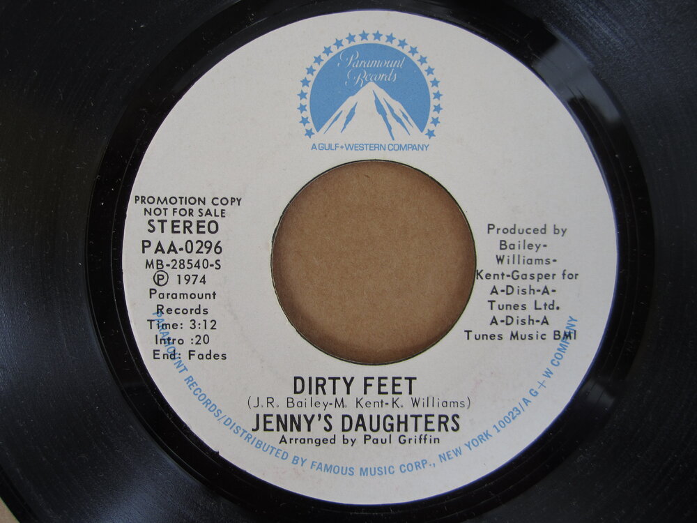 Jenny´s Daughters - dirty feet PARAMOUNT.JPG