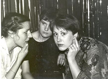 alison, jane, chris deep in conversation. ali wot big eyes y