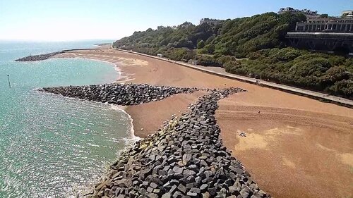 foklkestone beach.jpg