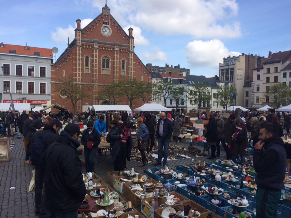 BrusselsMarket-Marolles.jpg.a2d95bbf6fb852483d500745e102e358.jpg