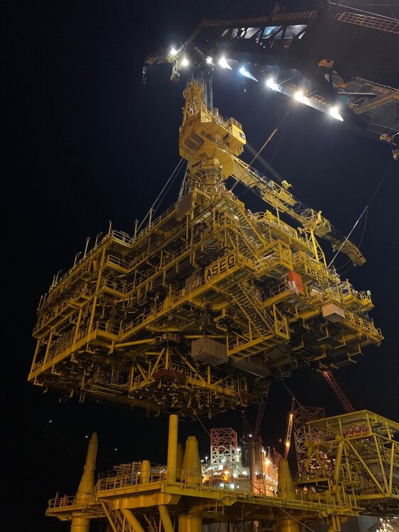 Topsides Lift 1.jpg